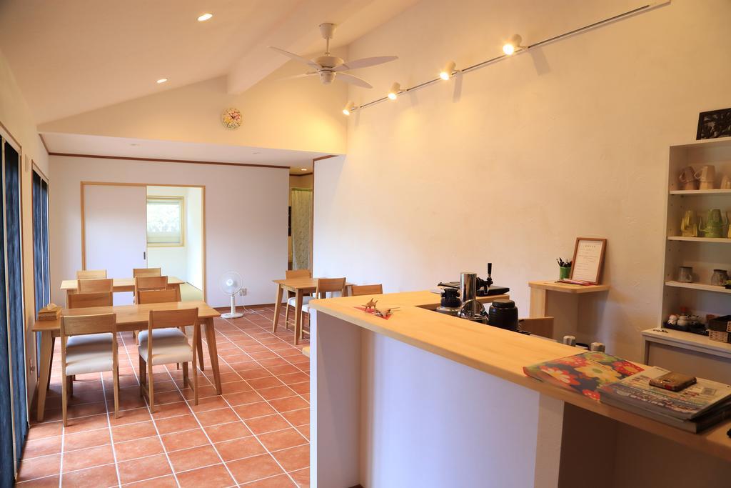 Guest House Annsea Ishigaki  Exteriör bild